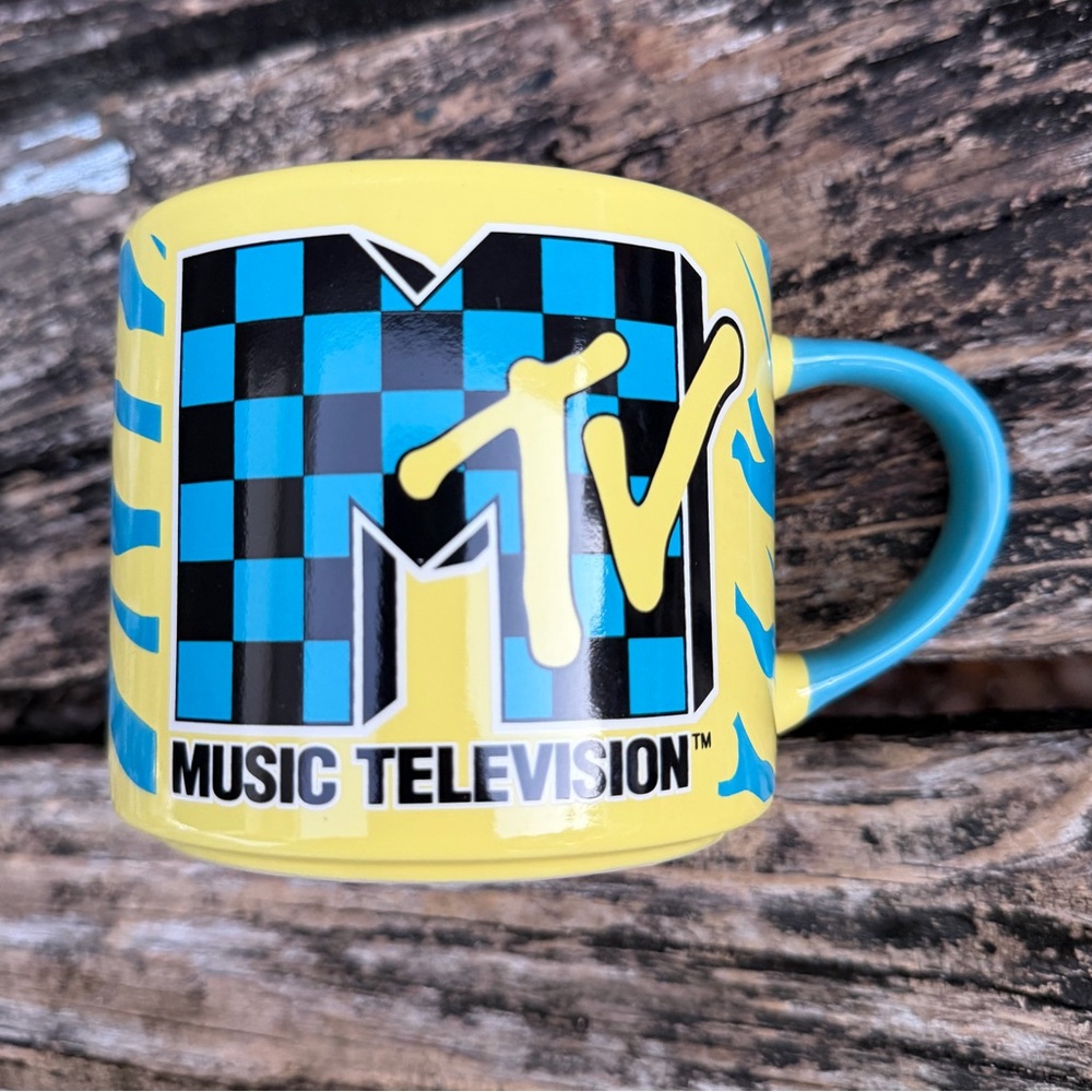 RETRO 80s I Want My MTV Music Television 15 oz Ceramic Yellow Blue Coffee Mug M4 - Picture 3 of 7